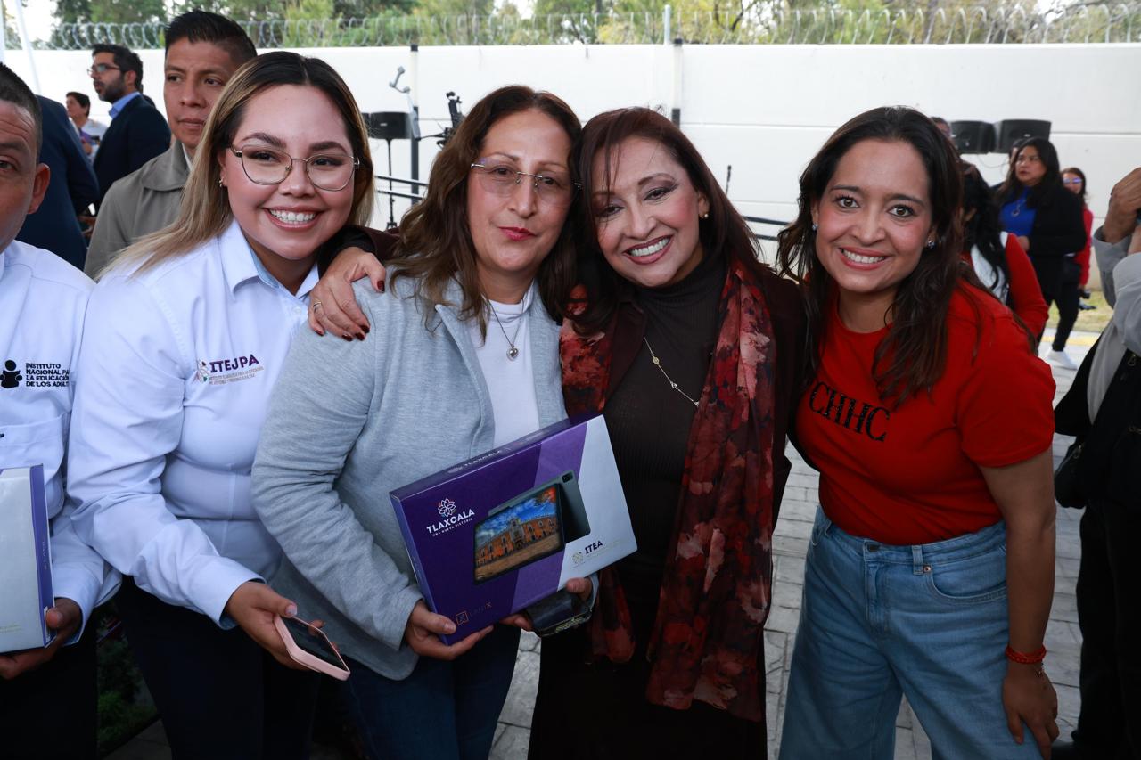 Tlaxcala fortalece alfabetización con tecnología y reconoce labor de asesores voluntarios
